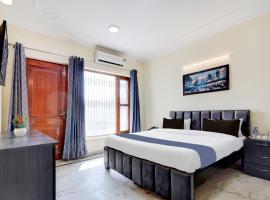 Lotus INN, ξενοδοχείο σε Γκουργκάον