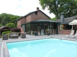 Cozy Villa in Marche en Famenne with Private Pool, hotel i Aye