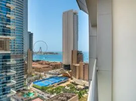 Skyline & Sea View Stylish 2br Nostalgic Getaway
