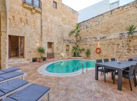 New to the market - Unique house with pool by SF Homes, hotel v destinaci Għargħur