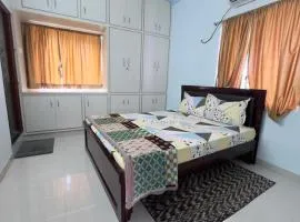 Hill View Apartment Near Leela Mahal circle with AC, WiFi, TV