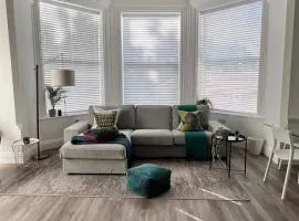 On The Avenue Apt 4