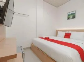 RedDoorz Plus near RS RK Charitas 2 Palembang