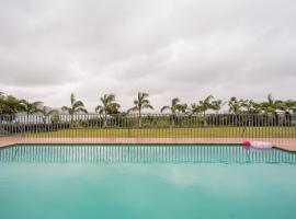 StayVista's Eva Villa - Lakeside Luxury with Modern Decor, Pool & Expansive Lawn - Near Sula, hotel in Nashik