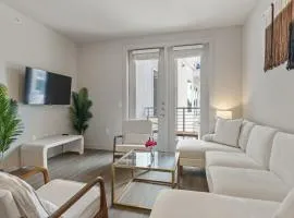 Luxury 2-BR with Juliet Balcony