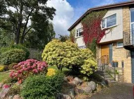 Dundee Seaside Dream House - Sleeps 8 & Parking