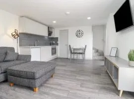 The View - Private Car Park with CCTV - Fast WiFi - Peaceful Retreat with Views for Business or Couples