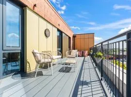 York Penthouse with Hot Tub & View of Minister