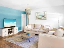 The Coastal Dream! Only 3miles to the beach, Fast WiFi, Garage