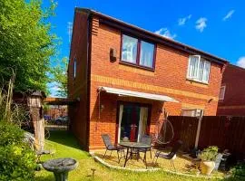 2-Bed House Sleeps 4 Garden 10 mins to Anfield