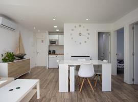 Apartament amb piscina i aparcament - Baixos amb jardinet, hotel v destinaci Calella de Palafrugell