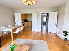 Comfy 3BD City & Airport access, hotel v destinaci Dublin