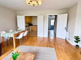 Comfy 3BD City & Airport access