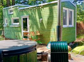 NEW! Tiny house U Jelena, hot tub, hotel v Trutnově