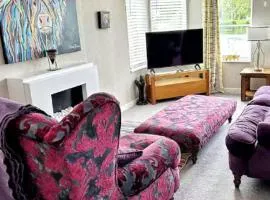 Lakeside Lodge Retreat, with Roof Deck min 6 nights