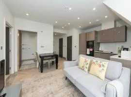 Stylish Central Flat with Private Rooftop Terrace Pass the Keys