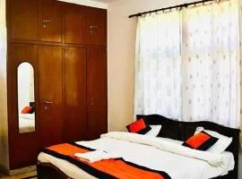 FabHotel Noida Dreamz
