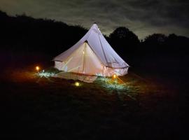 Pear Tree Bell tent, hotel v destinaci Charlton