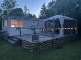 schönes Mobilheim mit großem Garten