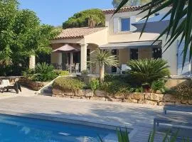 Villa Contemporaine à Sainte-Maxime, Piscine, Proche Plage, 8 Pers., 4 Étoiles - FR-1-768-36