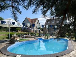 LakePark Garden Villa with swimming pool & park, hotel v destinaci Bekecs