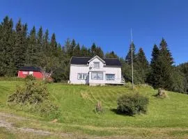 Fint feriehus ved sjøen på Geisnes