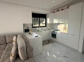 Very luxuri 2 bedroom apartment sea view, hotel v destinaci Fier