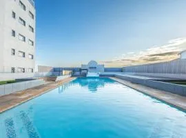 Elegant Emerald Stay at Ridgeton Modern Two Bedroom Apartment in the Heart of Umhlanga Ridge Sleeps 6