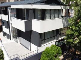 гест хаус паркова 33, φθηνό ξενοδοχείο σε Ράζγκραντ