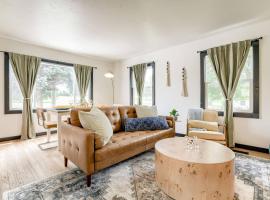 Cozy 5BD | Near DT | Ping Pong & Outdoor Space，林肯的飯店