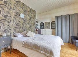 Maison de 3 chambres et un salon sur les quais de Seine proche de Paris、ヴィルヌーヴ・ラ・ガレンヌのホテル