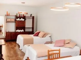 Casa Duplex c/ suíte cozinha completa e ventilador