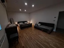 GAG Apartment in TRAM zone with FREE PARKING