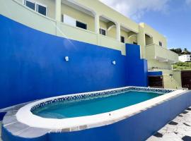 Cozy Retreat With Stunning View, hotel di Philipsburg