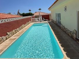 Casa Barmalei Private Pool & Rooftop Terrace Ocean View, Tenerife, отель в городе Кальяо-Сальвахе
