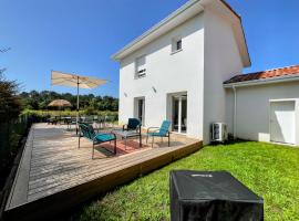 Villa Climatisée 8 Pers, 4 chambres, 3 Sdb – hotel w mieście Saubion