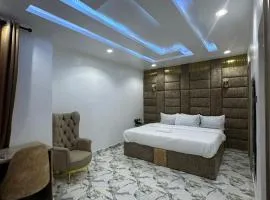 Mega Cloud Hotel And Suites