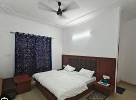Hotel Tara Palace By MIDTOWN, khách sạn ở Katra