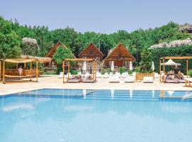 Wood Hills Hotel & Resort, θέρετρο σε Mayrūbā