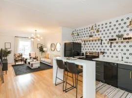 Two Condos on Music Row that Sleeps 14 with POOL and Parking
