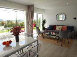 LAR JARDÍN - Casas con parking privado, apartment in Santiago de Compostela