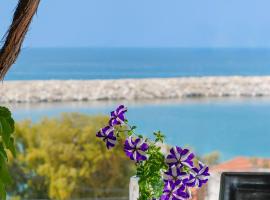 Rustic Villa 2 Min walk to the beach heart of Limenaria, hotel em Limenaria