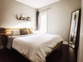 Inviting 2BR Townhouse with 2 WFH Setups and WiFi