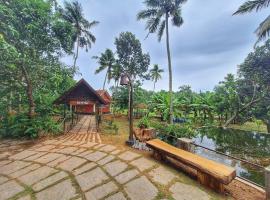 Nellu - Tranquil Pool Villa & Organic Farmstay near Varkala, vila v destinaci Trivandrum