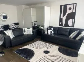 Executive Suite AC & Free Parking