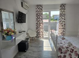 Anacris Guesthouse, hotel i Costinesti
