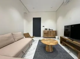 Boho 1-Bedroom Apartment - 4B