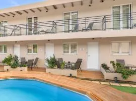 Holiday Homes BlueGreen - Beachfront, Pool, Garden and BBQ - near Heraklion