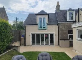 4 Private bedroom house with 3 parking spaces free