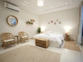 Studio with Private Entrance - 8A